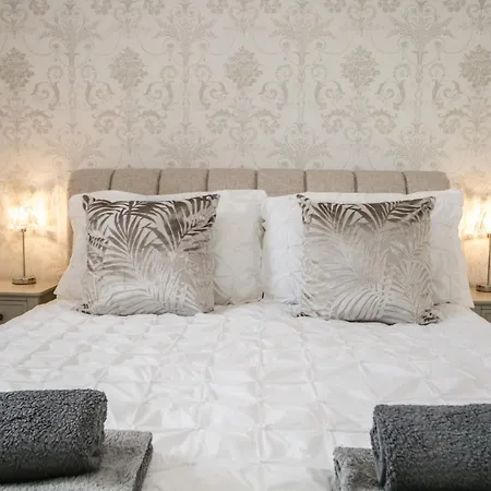 Semesterbostad Bella *